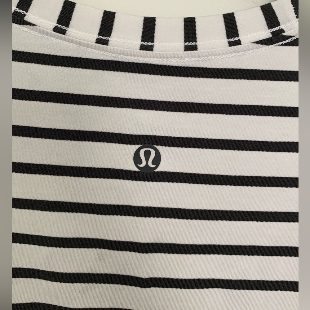 Lululemon Love Tee Black and White stripe size 6 EUC - Picture 3 of 5